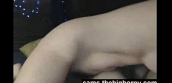  Stunning Webcam Babe Fingering her Cunt Hard